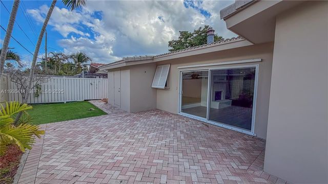 2101 NE 54th Ct, Fort Lauderdale, FL 33308