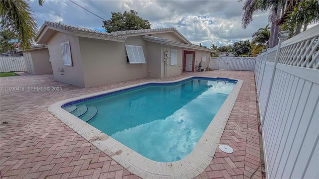 2101 NE 54th Ct, Fort Lauderdale, FL 33308