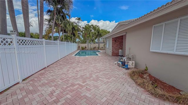 2101 NE 54th Ct, Fort Lauderdale, FL 33308