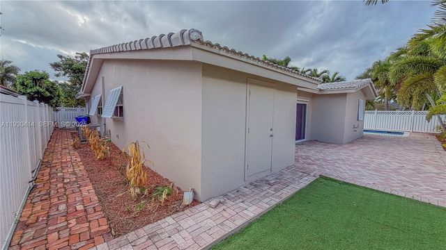 2101 NE 54th Ct, Fort Lauderdale, FL 33308
