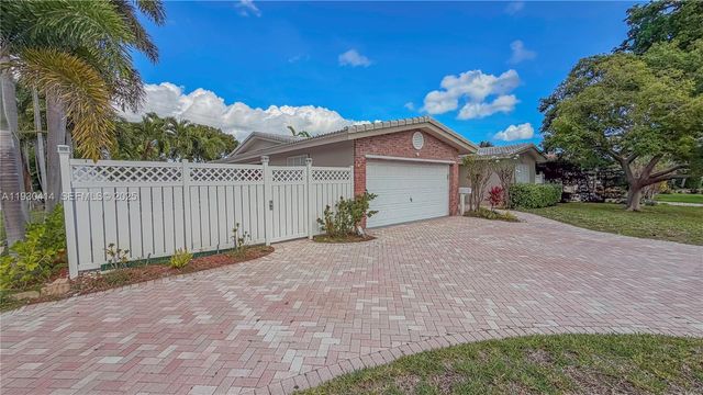 2101 NE 54th Ct, Fort Lauderdale, FL 33308