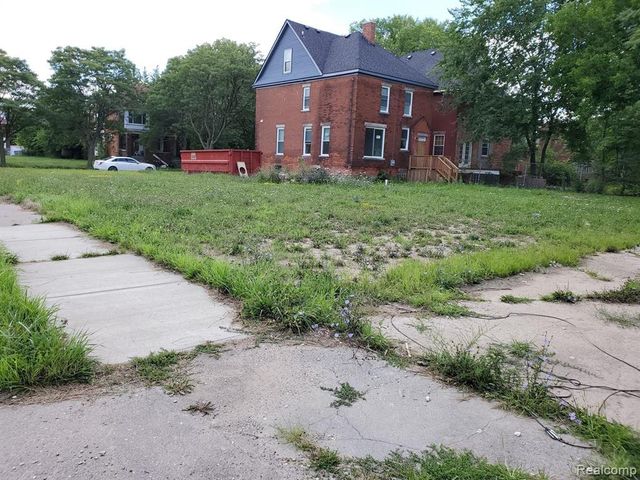 8261 Brush, Detroit, MI 48202