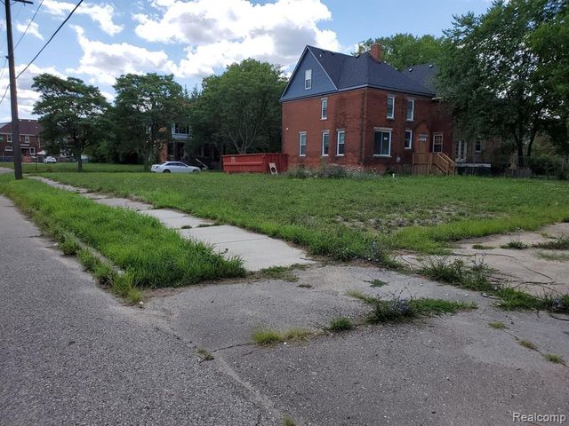 8261 Brush, Detroit, MI 48202