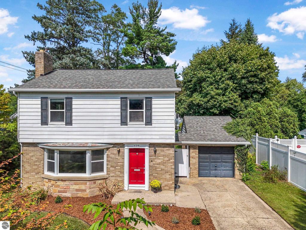 628 Sixth Street, Traverse City, MI 49684