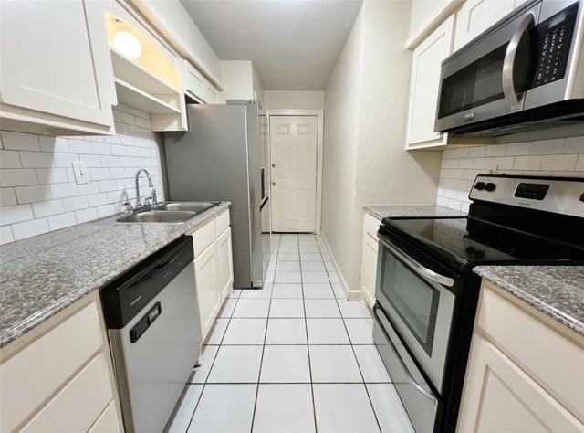 725 Cain Street, Lake Dallas, TX 75065