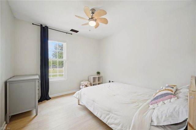 945 Aberdeen LN, Chesapeake, VA 23322