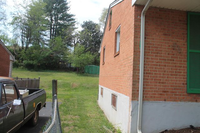 1522 Andrews RD, Roanoke, VA 24017