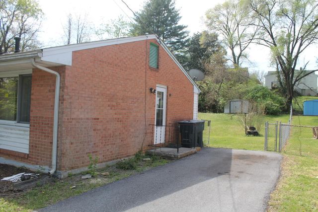 1522 Andrews RD, Roanoke, VA 24017