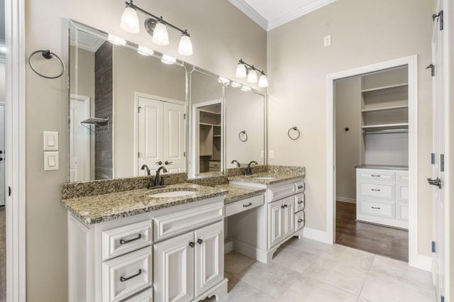 3260 West Rivulet Pass, Springfield, MO 65810