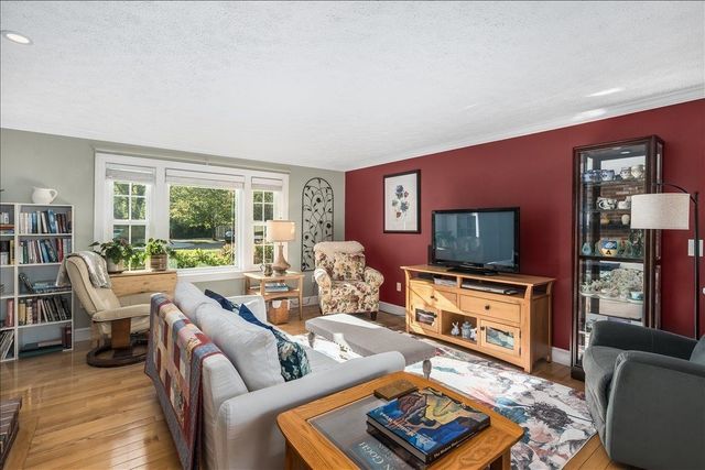 244 Winding Pond Road, Londonderry, NH 03053