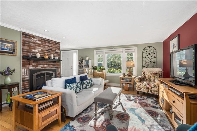 244 Winding Pond Road, Londonderry, NH 03053