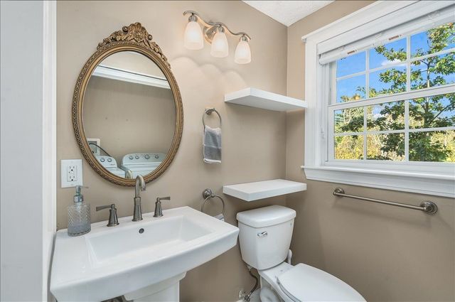 244 Winding Pond Road, Londonderry, NH 03053