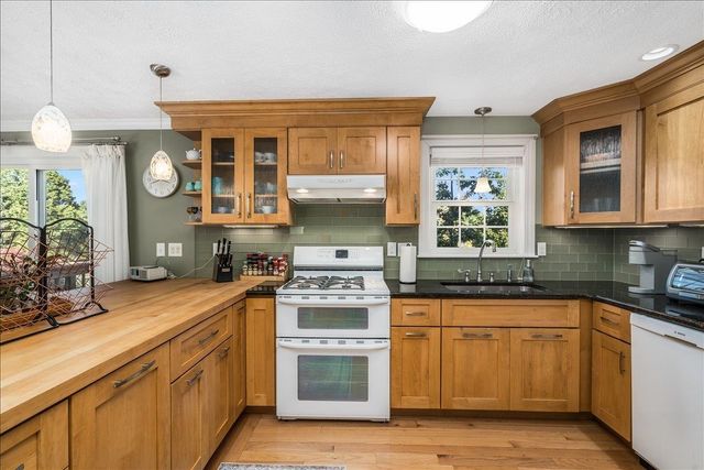 244 Winding Pond Road, Londonderry, NH 03053