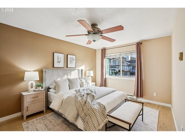 86 KINGSGATE Rd C-103, Lake Oswego, OR 97035