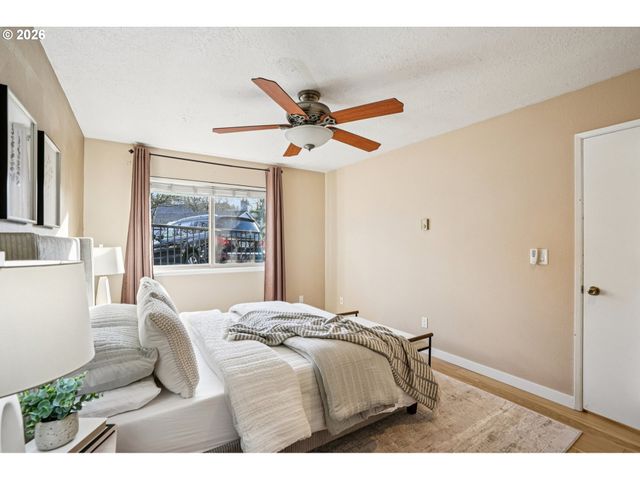 86 KINGSGATE Rd C-103, Lake Oswego, OR 97035