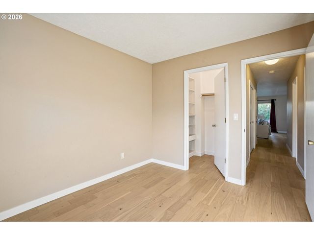 86 KINGSGATE Rd C-103, Lake Oswego, OR 97035