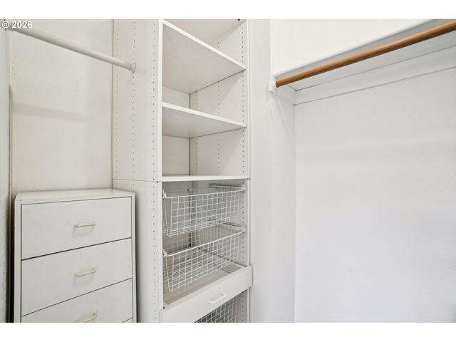 86 KINGSGATE Rd C-103, Lake Oswego, OR 97035