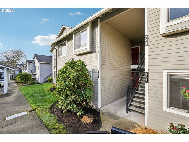 86 KINGSGATE Rd C-103, Lake Oswego, OR 97035