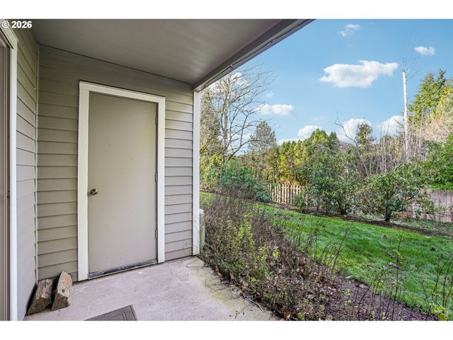 86 KINGSGATE Rd C-103, Lake Oswego, OR 97035