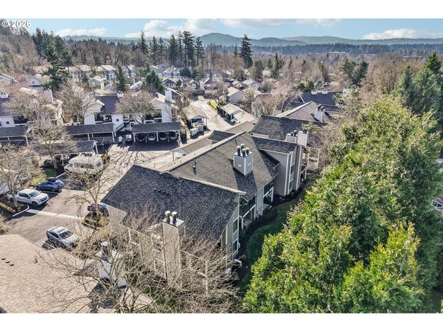 86 KINGSGATE Rd C-103, Lake Oswego, OR 97035