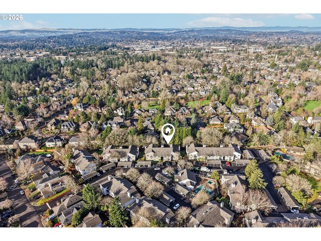 86 KINGSGATE Rd C-103, Lake Oswego, OR 97035