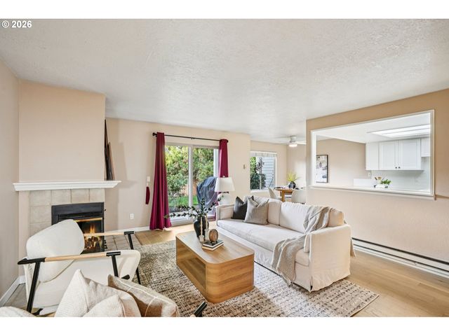 86 KINGSGATE Rd C-103, Lake Oswego, OR 97035