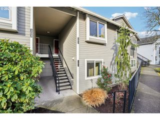 86 KINGSGATE Rd C-103, Lake Oswego, OR 97035