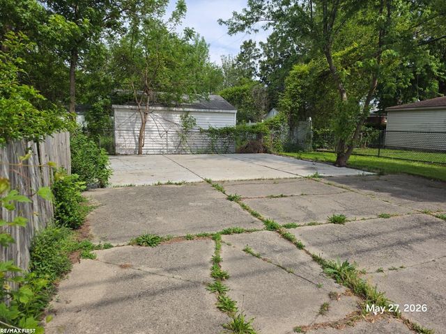17304 Lincoln Avenue, Eastpointe, MI 48021