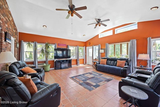 3914 Bayonne Ct, Jeffersontown, KY 40299