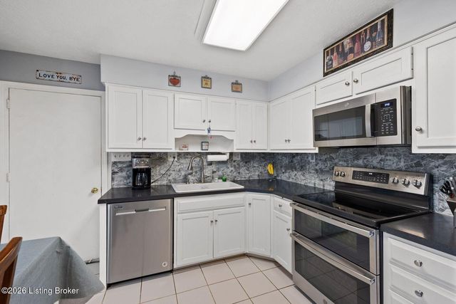 3914 Bayonne Ct, Jeffersontown, KY 40299