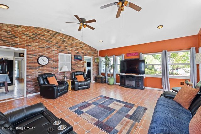 3914 Bayonne Ct, Jeffersontown, KY 40299
