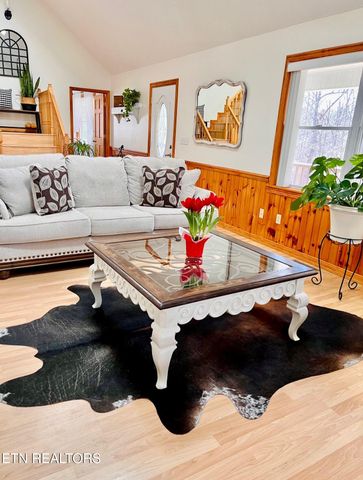 186 Perkins Tr, Deer Lodge, TN 37726