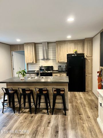 186 Perkins Tr, Deer Lodge, TN 37726