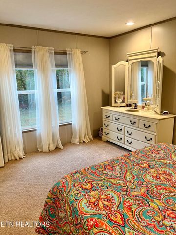 186 Perkins Tr, Deer Lodge, TN 37726