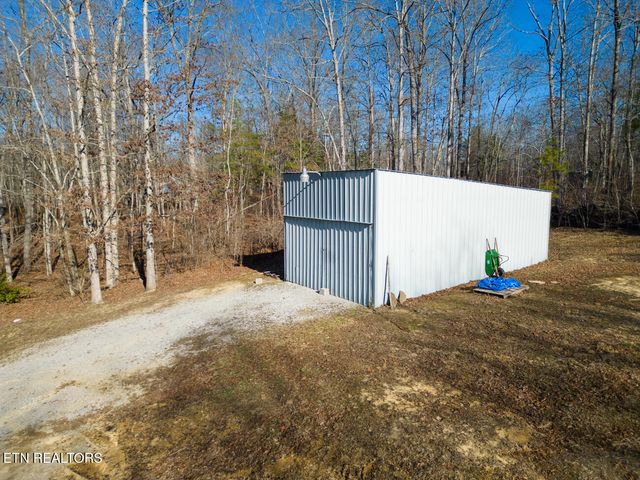 186 Perkins Tr, Deer Lodge, TN 37726