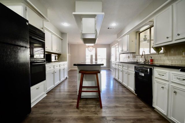 2706 Woodland Grove Drive, Houston, TX 77339