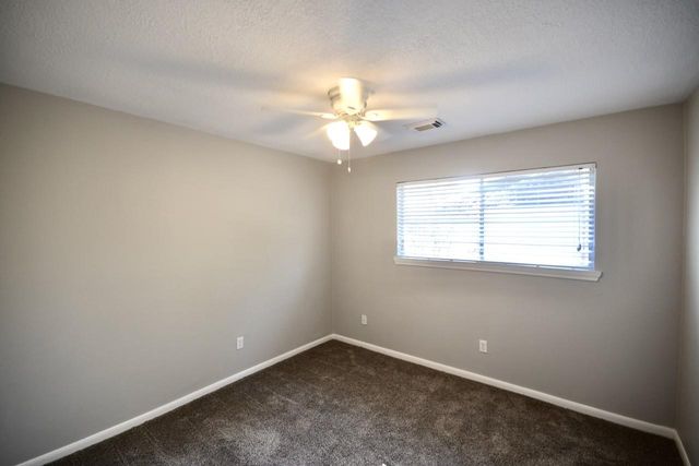 2706 Woodland Grove Drive, Houston, TX 77339