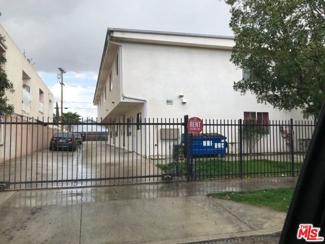 6644 IRVINE Avenue, North Hollywood, CA 91606