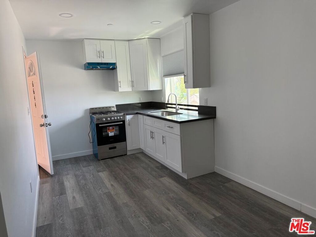6644 IRVINE Avenue, North Hollywood, CA 91606