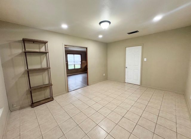 110 Marek RD, Elgin, TX 78621