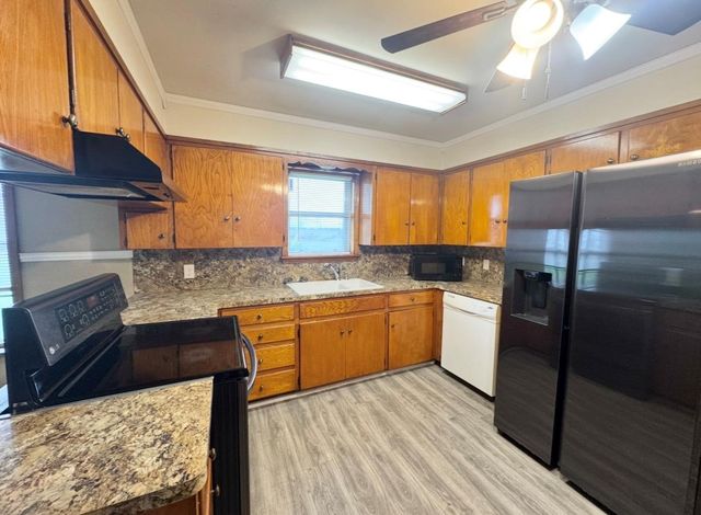 110 Marek RD, Elgin, TX 78621