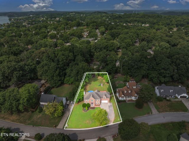 1825 Scenic Valley Lane, Knoxville, TN 37922