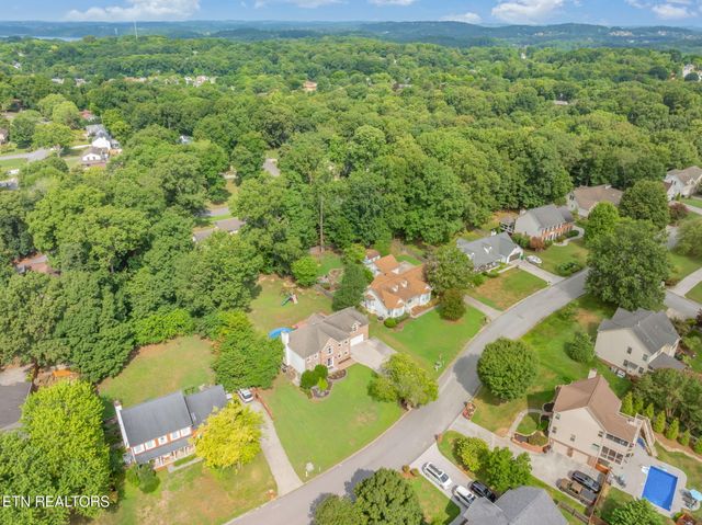 1825 Scenic Valley Lane, Knoxville, TN 37922