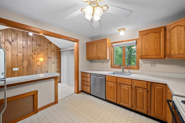58 Glenwood Street, Holden, MA 01520
