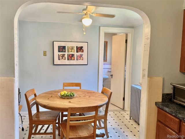 1305 Bedford Road, Grosse Pointe Park, MI 48230
