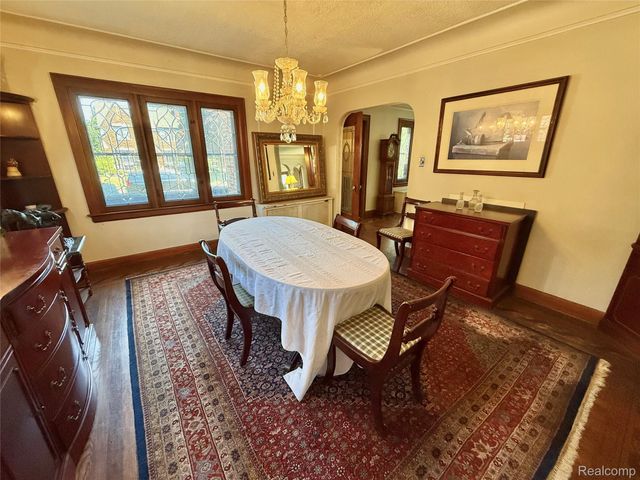 1305 Bedford Road, Grosse Pointe Park, MI 48230