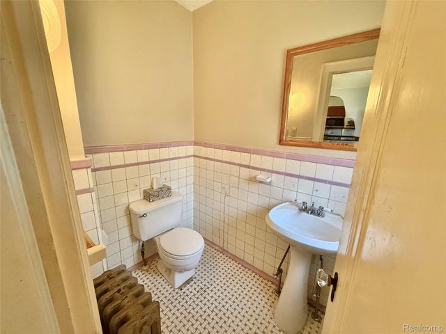1305 Bedford Road, Grosse Pointe Park, MI 48230