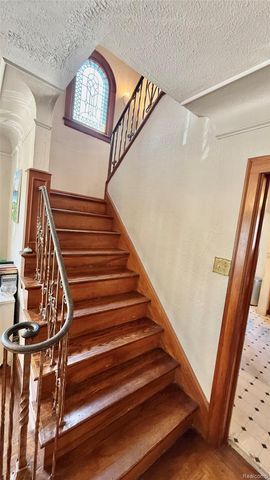1305 Bedford Road, Grosse Pointe Park, MI 48230