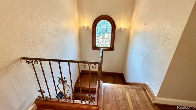 1305 Bedford Road, Grosse Pointe Park, MI 48230