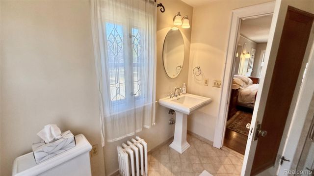 1305 Bedford Road, Grosse Pointe Park, MI 48230